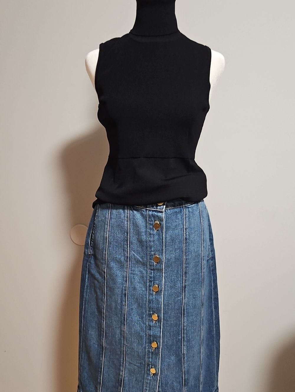 Black Sleeveless Turtleneck Top